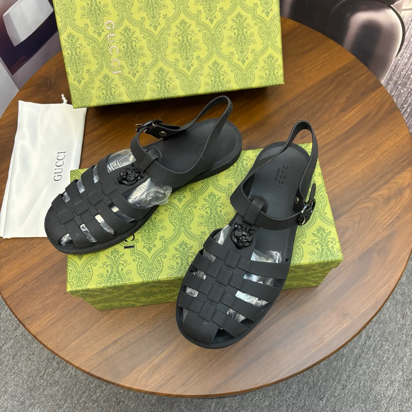 Men's shoes 260💰 [Gucci] Counter quality, top-quality original goods, real photos! Original TPU material, fine workmanship, comfortable; genuine 1:1 replica Size: 36 ~ 46